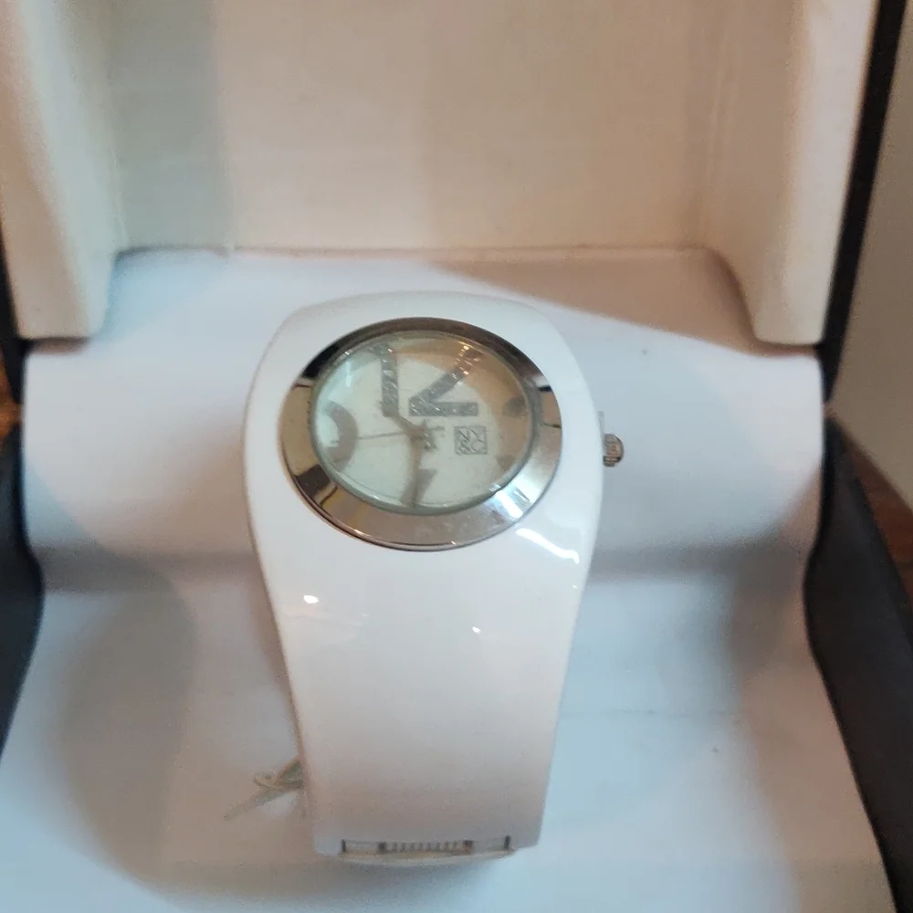 FIXED PRICE - New york & Co. Watch - Picture 3 of 13